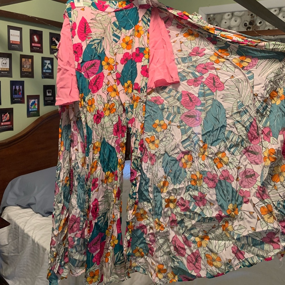 BEAUTIFUL NWOT patterned pants